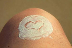 Boj s celulitidou lze vyhrát, ale není to jen o natírání kůže účinnými krémy
