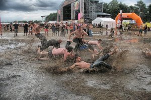Jak se sbalit na letní festival?