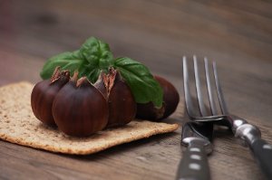 Jedlé kaštany nejen úžasně voní a chutnají, ale také chrání před nemocemi