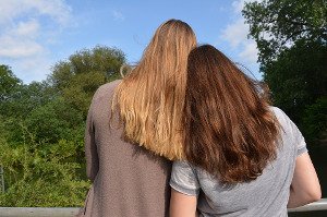 Přátelství zažene chmury a ušetří vám za návštěvu psychologa