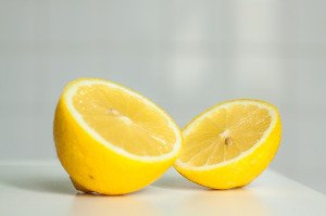 ženy, přírodní péče o vlasy, med, jogurt, citron